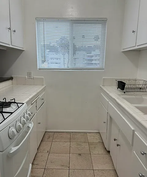 1762 Tamarind Ave #301 — Photo 5