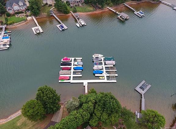 4th image of 135 Royal Pointe Way