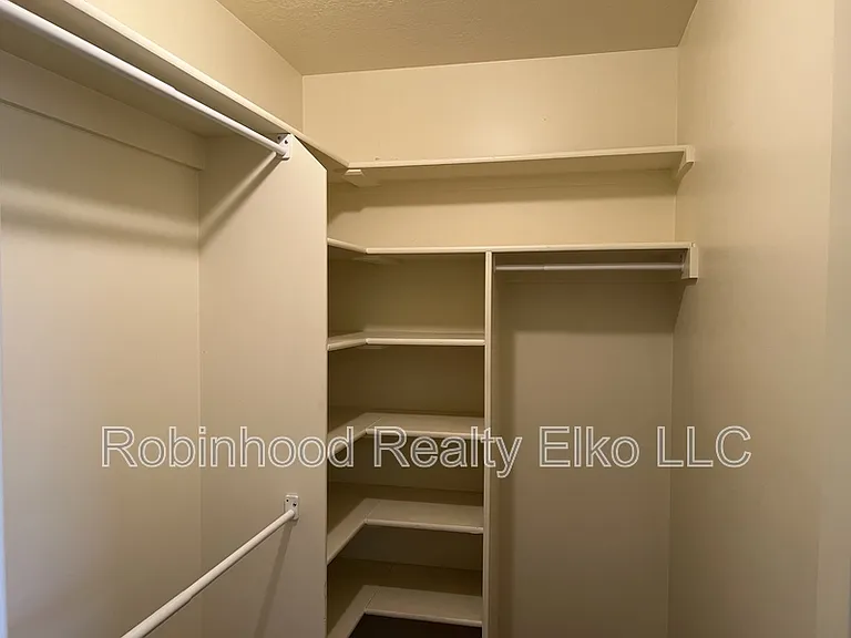 214 Brookwood Dr — Photo 23
