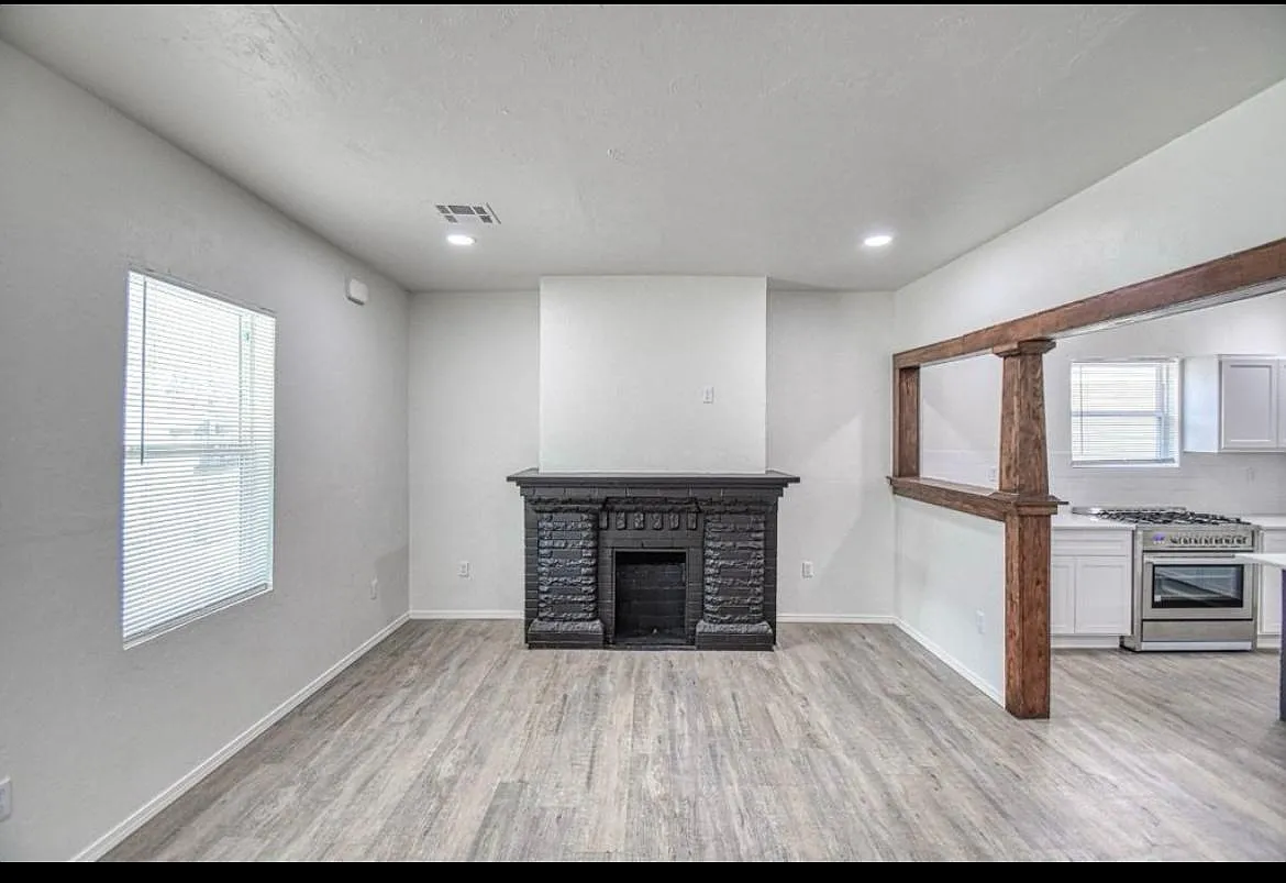 3 bed, 1220 sqft, $1,875 — Photo 4