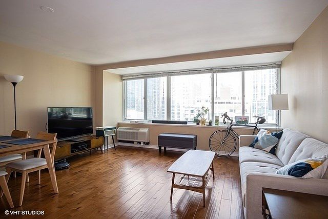 1st image of 211 E Ohio St APT 2822