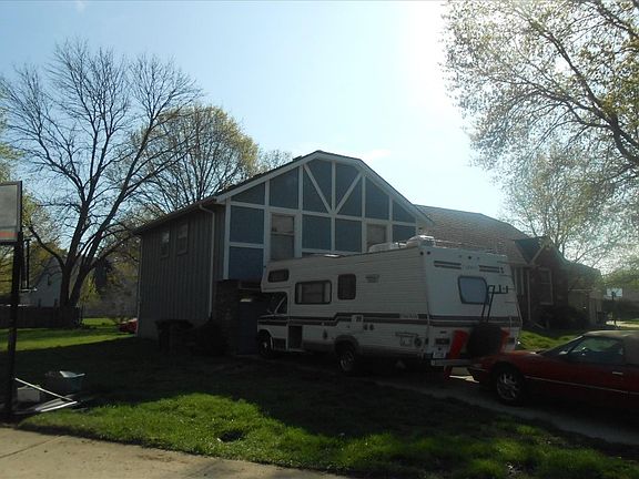 2nd image of 2809 S Sweet Briar Dr