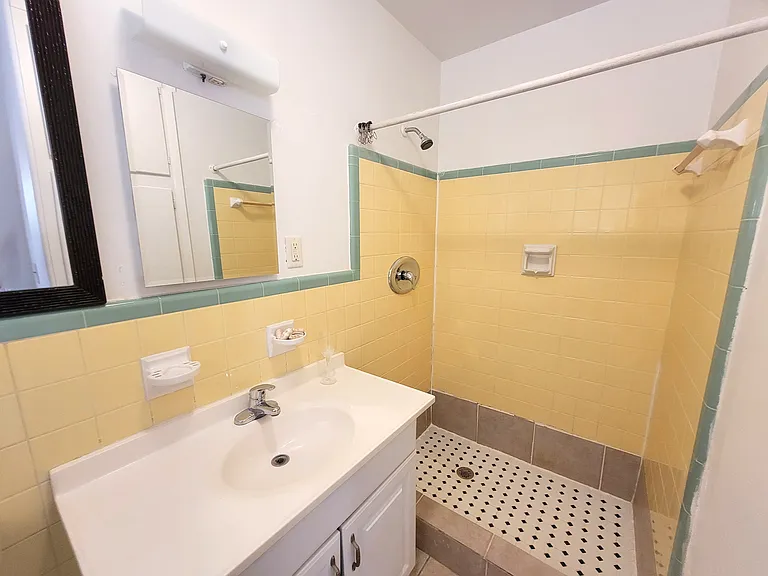 305 S Ocean Dr #3 — Photo 9