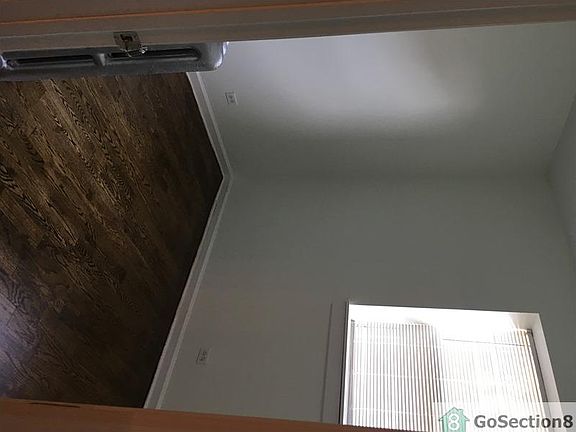 5th image of 6437 S Kenwood Ave #17