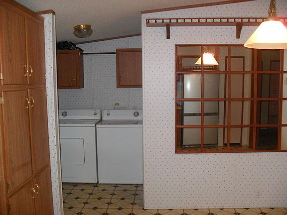 2nd image of 504 Edwards St