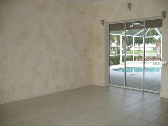 3rd image of 533 Warwick Ln