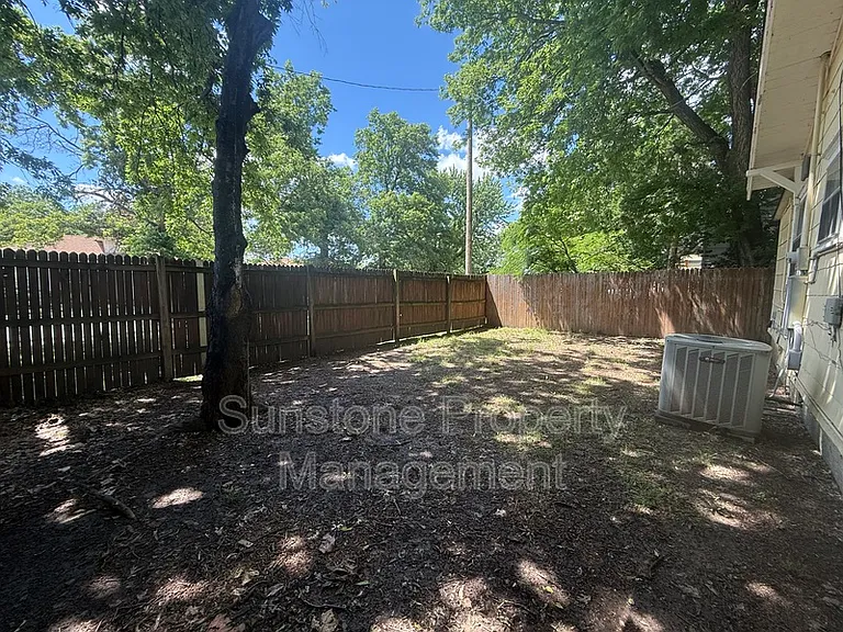 103 W 3rd St — Photo 16