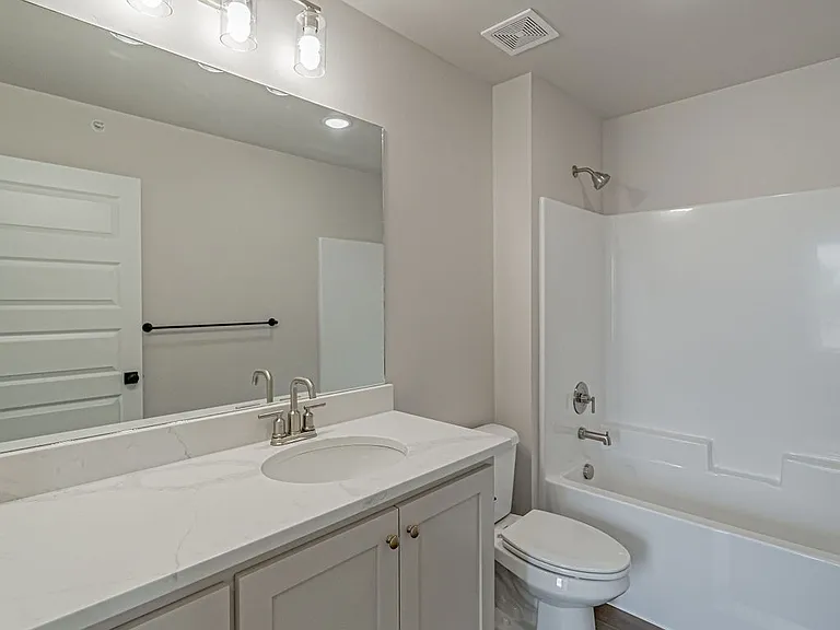 2998 Huntshire Ave — Photo 13
