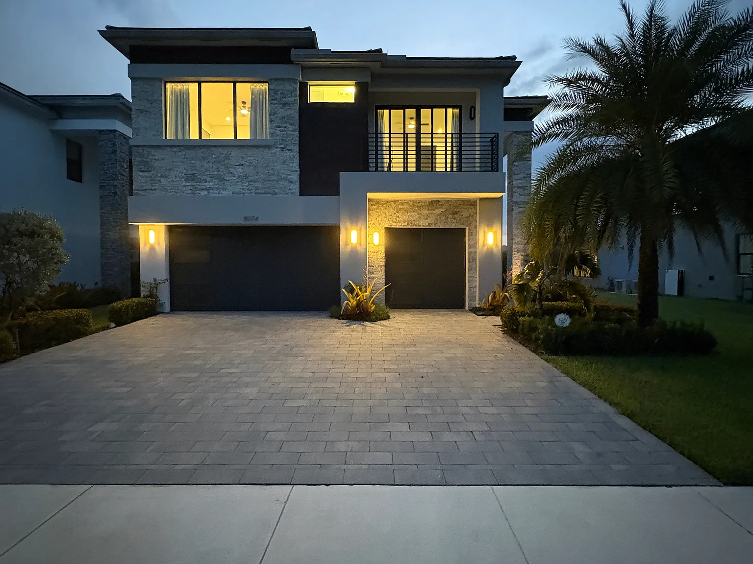 5 bed, 4741 sqft, $13,500 — Photo 2
