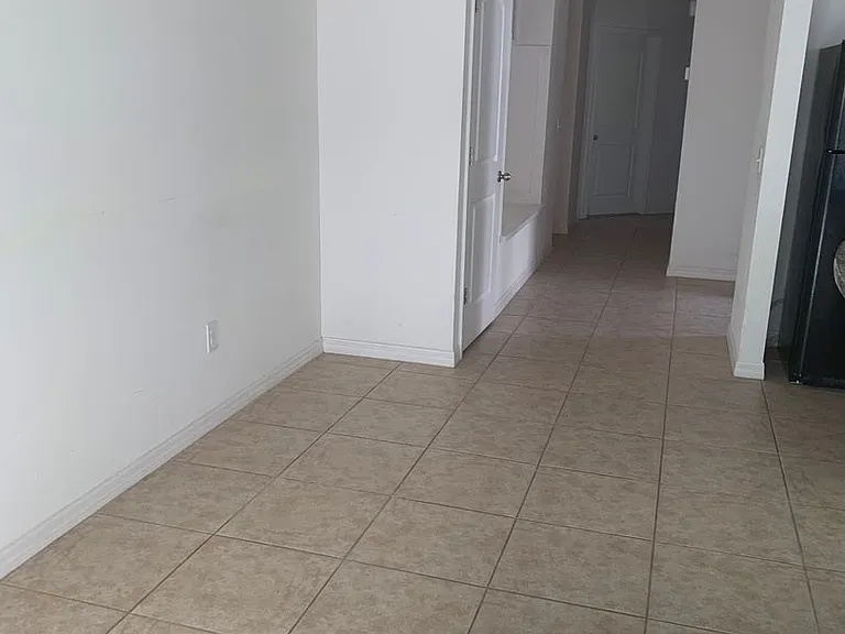 5725 Lacar Way — Photo 5
