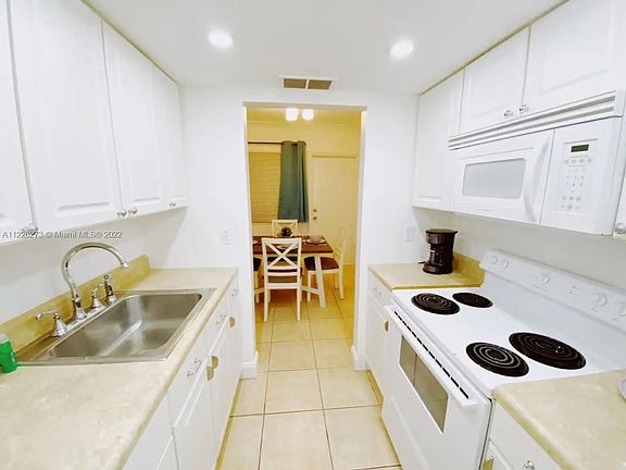 2nd image of 2929 NE 49th St APT 2