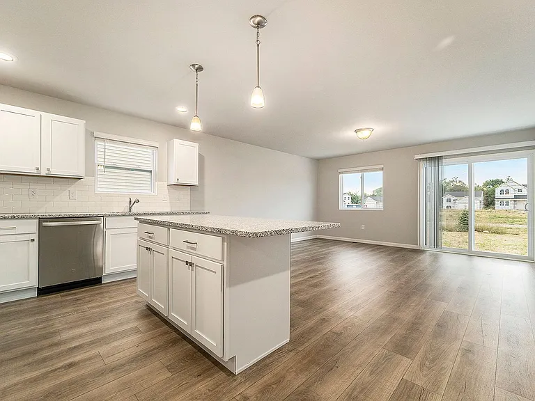 586 Orchard Ave — Photo 5