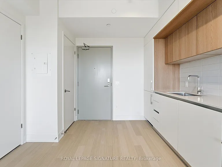 322 Dupont St #1004 — Photo 11