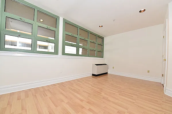 Rented by Keller Williams NYC | media 29