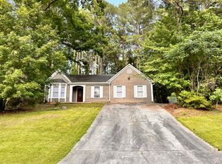 747 Greenhedge Dr, Stone Mountain, GA 30088