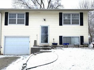 3632 SW Cambridge Ter, Topeka, KS 66610