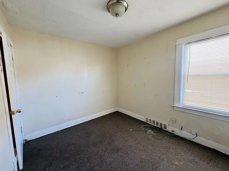 2816 E 125 ST — Photo 34