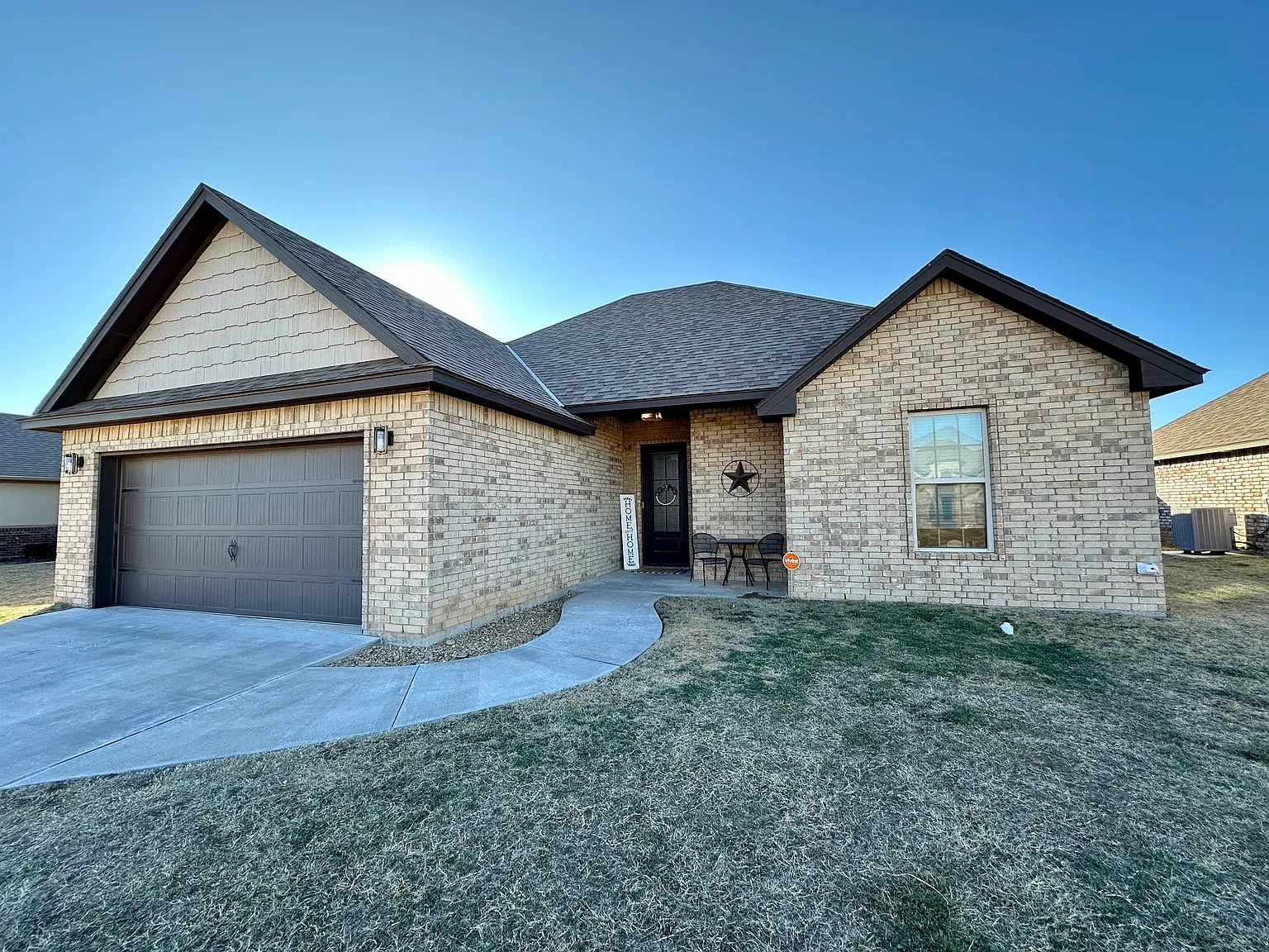 708 Meadow Ln — Photo 3