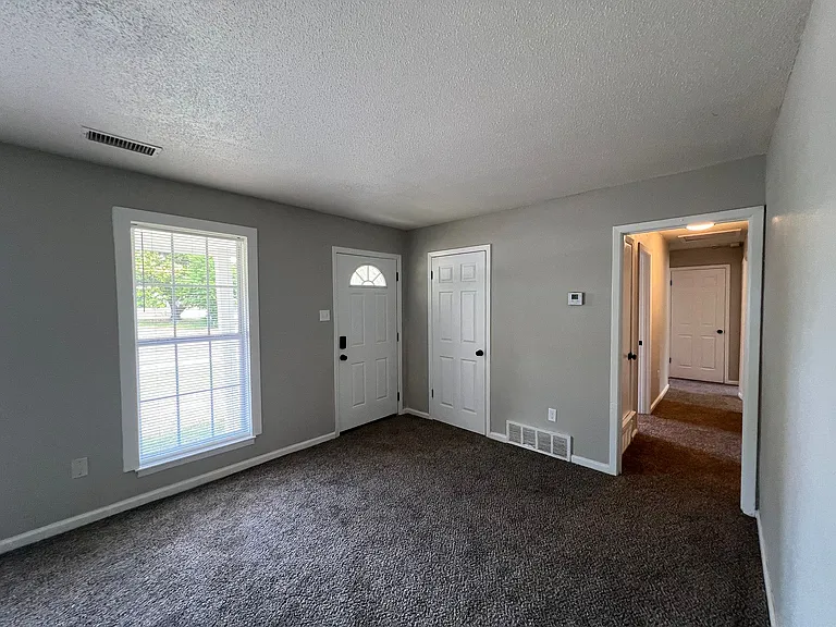 571 Loraine Rd — Photo 6