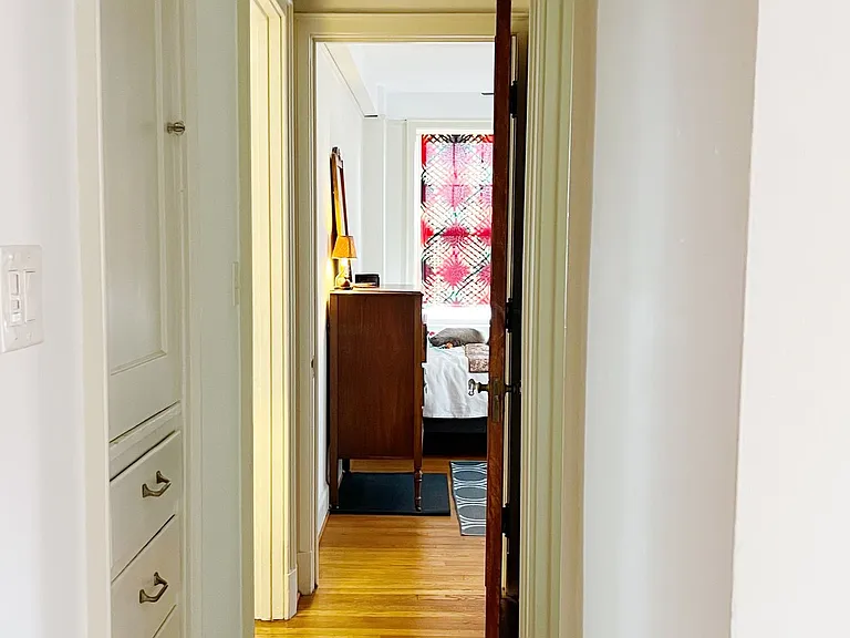 Mayflower Apartments — Photo 6