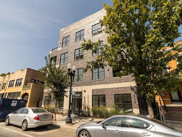 2042 W Irving Park — Photo 43
