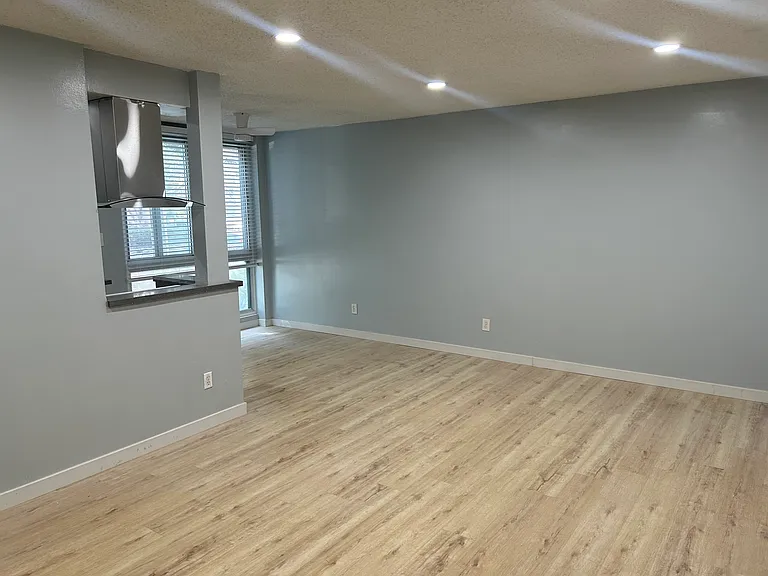 8654 Falmouth Ave #8 — Photo 11