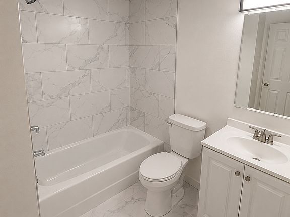 4th image of 1015 W Parkway Ave #4
