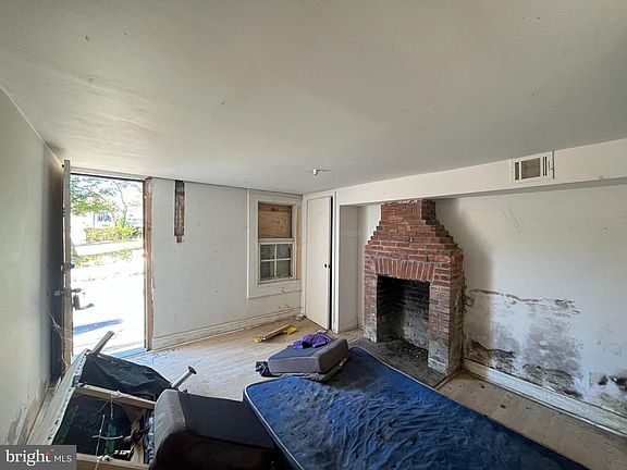 3rd image of 2637 Dulany St