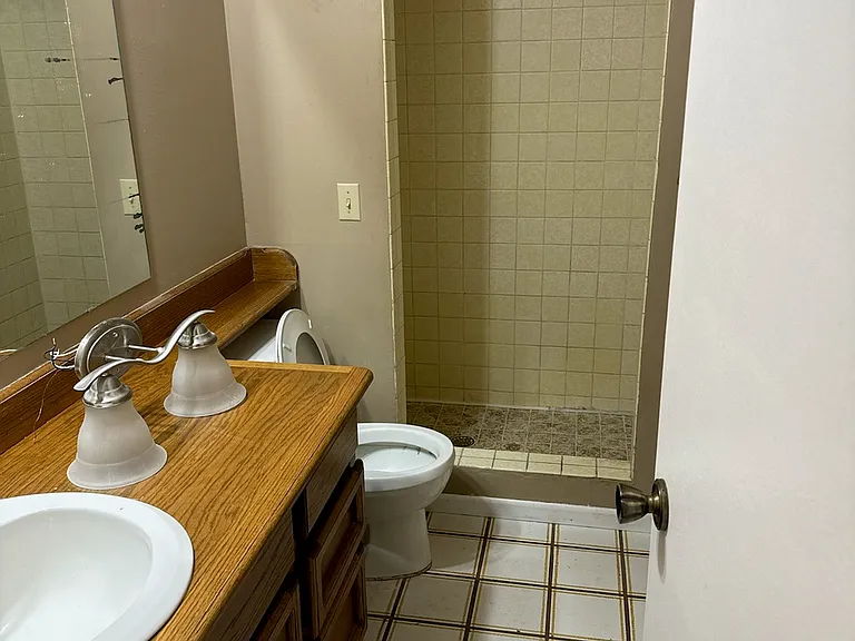 3704 York Cir — Photo 18