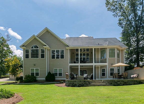 2nd image of 1422 Knob Hill Cir