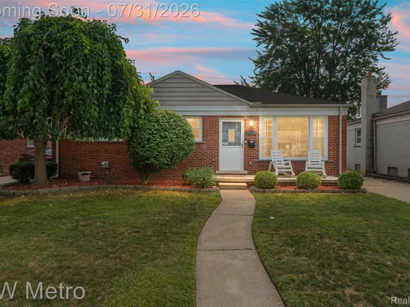 29722 Rosebriar St, Saint Clair Shores, MI 48082