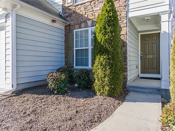 2nd image of 253 Balaban Cir