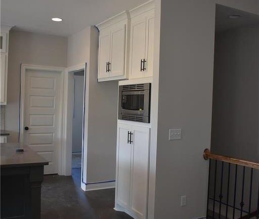 4th image of 1412 Red Oak Ct