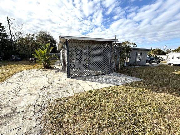 2nd image of 2127 Smathers Cir N #B