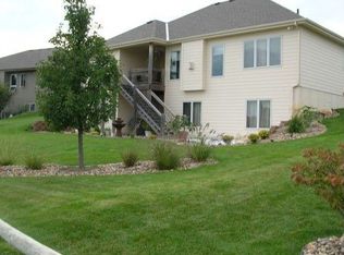 21313 Hampton Dr, Gretna, NE 68028