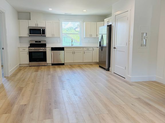 living, kitchen dining area