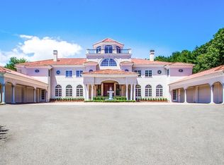 34 Chestnut Hill Dr, Oyster Bay, NY 11771