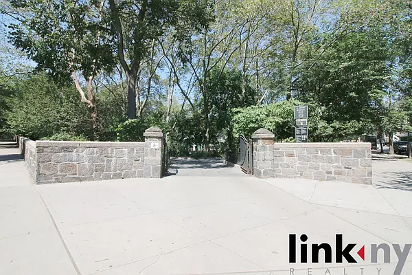 Rented by Link NY Realty | media 30