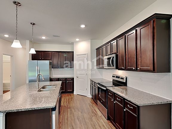 3rd image of 401 Banyan Forest Dr