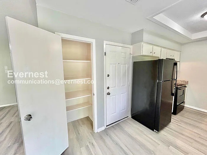 415 Southlake Dr — Photo 8