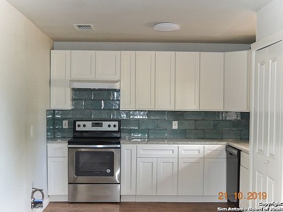 2nd image of 821 Zachry Dr