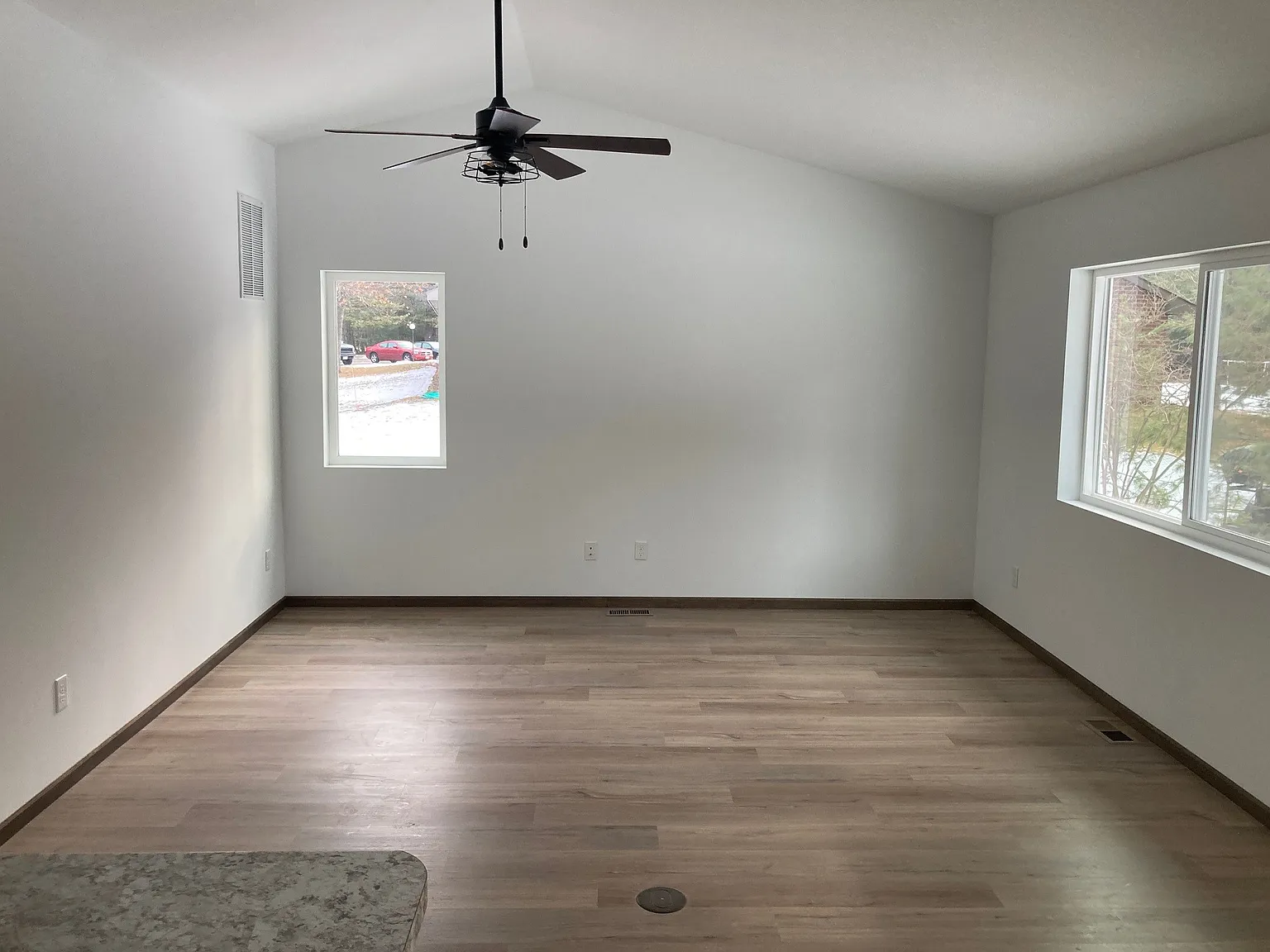 507 Sunrise Ln — Photo 3