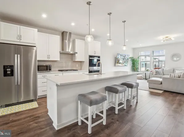 45952 Swallow Ter, Sterling, VA 20165