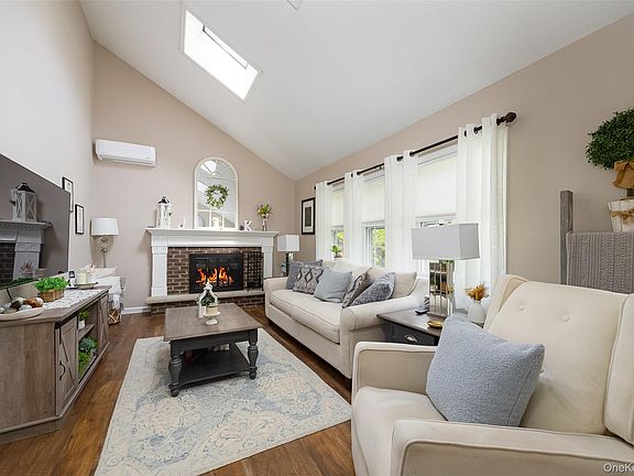 4th image of 6 Grapevine Place