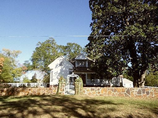 2nd image of 141 Pine St