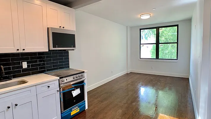 Rented by Nooklyn NYC LLC | media 44