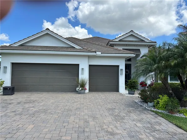 1195 Camelot Way, Vero Beach, FL 32966