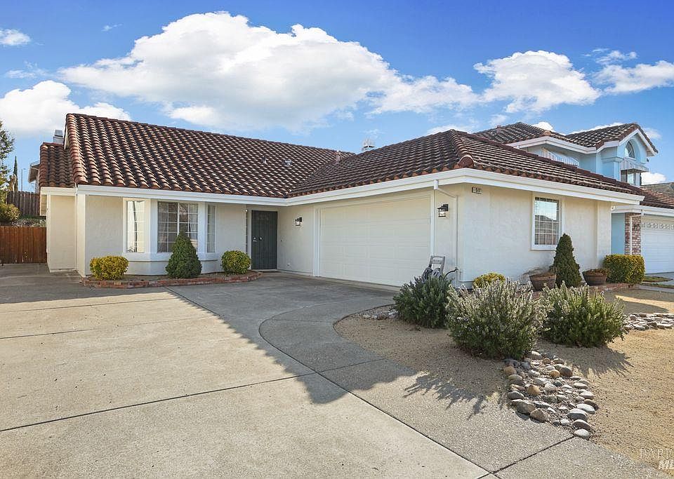 1st image of 517 BRITANNIA Drive
