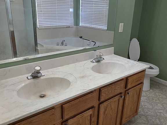 2nd image of 2545 Hillsdale Dr