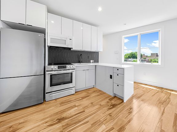 2nd image of 33-29 Astoria Blvd N #2D